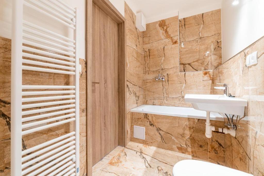 Brand New Studio Apartment #24 In Elite Residence With Free Secure Parking In The Center Prague Ngoại thất bức ảnh